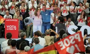 Teresa Ribera y Pedro Sánchez, el viernes en el acto de cierre de campaña del PSOE en Fuenlabrada.