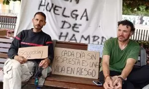 Charles Rodríguez y Rubén Agudo, los dos bomberos en huelga de hambre en el Ayuntamiento de Leganés.