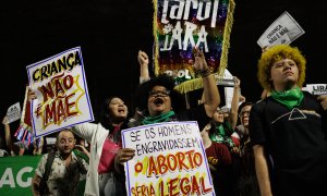 Feministas protestan en São Paulo (Brasil) contra el proyecto de ley que equipara el aborto tras la semana 22 en "homicidio simple", a 13 de junio de 2024.