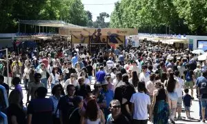 Varias personas visitan la Feria del Libro de Madrid, a 16 de junio de 2024.