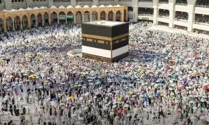 Musulmanes se reúnen en La Meca en la peregrinación anual.