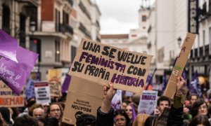 Pancarta durante una manifestación convocada por el Sindicato de Estudiantes por el Día Internacional de la Mujer, 8M, en la Puerta del Sol, a 8 de marzo de 2024, en Madrid (España).
