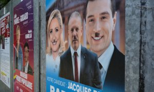 Carteles de campaña de Marine Le Pen y Jordan Bardella, candidatos de la extrema derecha en Francia.