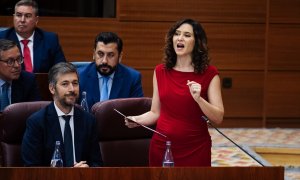 La presidenta de la Comunidad de Madrid, Isabel Díaz Ayuso, interviene durante un pleno en la Asamblea de Madrid