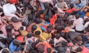 Captura del momento de la avalancha humana de este martes en la India