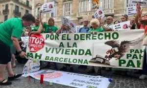 02/07/2024 - Concentració a la plaça Sant Jaume de Barcelona arran del suïcidi el dilluns de dues germanes que anaven a ser desnonades.