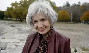 La hija de la escritora Alice Munro la acusa de haber ignorado los abusos sexuales que sufrió por parte de su padrastro