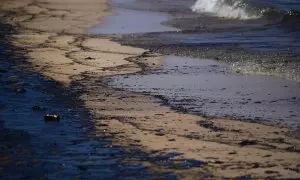 Vista del vertido en la playa de El Saler, a 16 de julio de 2024, en Valencia, Comunidad Valenciana (España).