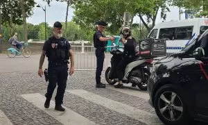 Policías en las inmediaciones del río Sena en París (Francia), a 18 de julio de 2024.