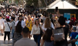 Barcelona aprueba, con los votos en contra de PP y Vox, subir al máximo la tasa turística