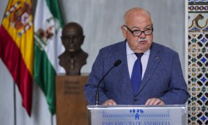 13 de junio de 2024. Jesús Aguirre en el descubrimiento del bustos de Manuel Clavero en el Parlamento de Andalucía, a 13 de junio de 2024.