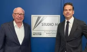 Rupert Murdoch con su hijo y heredero Lachlan Murdoch.