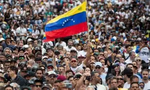 30/07/2024 - Ciudadanos asisten a una manifestación de apoyo al candidato a la presidencia de Venezuela Edmundo González Urrutia este martes, en Caracas.