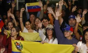 Ciudadanos venezolanos protestan por lo que consideran un fraude electoral, a 30 de julio de 2024.