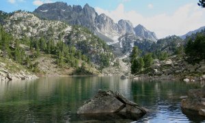 L’estany Llong, al costat del refugi homònim, que forma part de la ruta