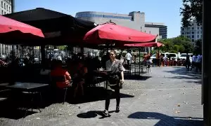 Un bar de Barcelona en verano. Archivo.