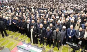 Miles de personas asisten al funeral del líder de Hamás, Ismail Haniyeh, en Teherán, Irán, a 1 de agosto de 2024.