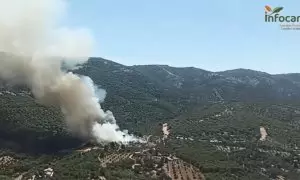 Medios aéreos y terrestres trabajan en la extinción de un incendio en Viso del Marqués