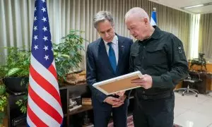 El secretario de Estado estadounidense, Antony Blinken, y ministro de Defensa israelí, Yoav Gallant, en Tel Aviv.