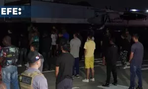 Despega desde Panamá el primer vuelo de deportación de migrantes irregulares financiado por EEUU