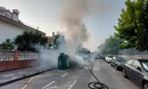 Sofocado el fuego en un contenedor en Laredo, donde ha habido también una falsa alarma de incendio en un hotel