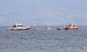 Varias embarcaciones buscan a las víctimas del yate hundido en Porticello (Sicilia)