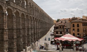 Imagen de archivo del Acueducto de Segovia durante la celebración del festival de títeres Titirimundi, en su edición de 2022.