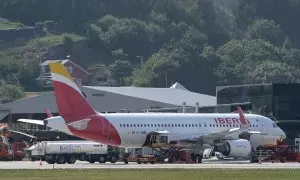 Foto de archivo de un avión de Iberia en el aeropuerto de Alvedro, en A Coruña.