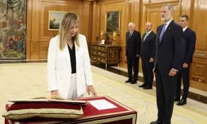 El Rey Felipe VI y la nueva presidenta del Tribunal Supremo y del Consejo General del Poder Judicial, María Isabel Perelló Doménech, posan durante el acto de toma de posesión de su cargo, en el Palacio de la Zarzuela, a 4 de septiembre de 2024