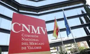 Cartel a la entrada de la sede de la Comisión Nacional del Mercado de Valores (CNMV) en Madrid. E.P./ Marta Fernández / Europa Press