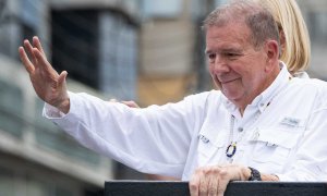 Fotografía de archivo del 13 de julio de 2024 del candidato presidencial, Edmundo González durante un acto de campaña en la ciudad de Valencia, estado de Carabobo (Venezuela).