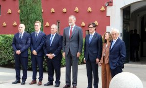 Foto de família amb el rei Felip VI que ha presidit l'acte inaugural