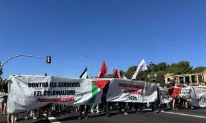 Manifestants protesten a la Diagonal de Barcelona contra el genocidi a Palestina.