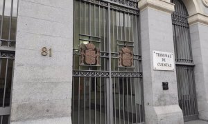 Entrada a la sede del Tribunal de Cuentas. en la calle Fuencarral de Madrid.