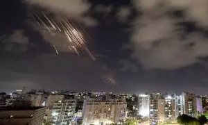 El escudo anti misiles de Israel actúa ante el ataque ordenado por Irán en la ciudad de Ashkelon.