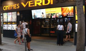 L'exterior dels cinemes Verdi al carrer Verdi de Barcelona