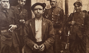 El cabecilla revolucionario Nemesio Pascual Sáez, prisionero y siendo conducido a la cárcel de Bembibre (León).