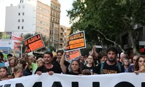 Decenas de personas durante una manifestación por la vivienda digna, a 25 de mayo de 2024.