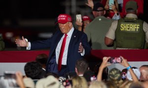 El expresidente estadounidense y actual candidato presidencial republicano Donald Trump durante un mitin en Coachella, California, el 12 de octubre de 2024.