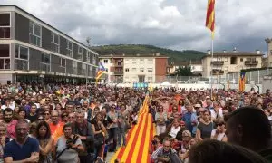 03/10/2017 - Concentració a Dosrius (Maresme) el 3 d'octubre del 2017 en rebuig a la violència patida a mans de la Guàrdia Civil durant el referèndum de l'1-O.