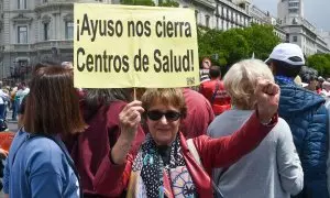 Cientos de personas durante una manifestación para defender la sanidad pública, en Madrid