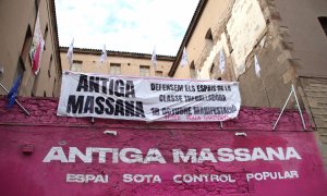 L'antiga Massana amb cartells reivindicatius