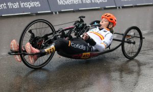 Manuela Vos, campeona mundial de paraciclismo, protagoniza la obra 'Manuela, el vuelo infinito'.