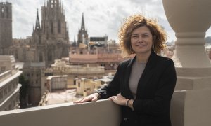 Elisenda Alamany durant la sessió fotogràfica per l'entrevista realitzada al centre de Barcelona.