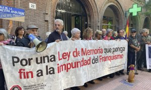 Representantes de asociaciones memorialistas se manifiestan en Madrid,  a 21 de octubre de 2024.