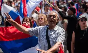 impatizantes del Partido Frente Amplio participan en la denominada Caravana de la Victoria este domingo, en Montevideo (Uruguay)