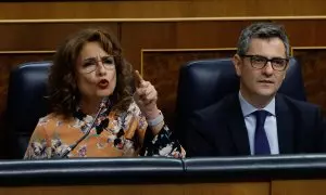 María Jesús Montero y Félix Bolaños, durante la sesión de control al Gobierno celebrada en el Congreso.