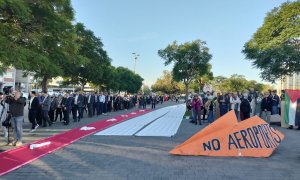 La protesta a les portes de l'Aviation Week