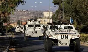 Imagen de archivo de un convoy de mantenimiento de la paz de las Naciones Unidas patrullando la ciudad de Marjayoun, en el sur del Líbano, en medio del conflicto en curso entre Israel y el Hezbolá proiraní.