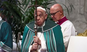 El Papa Francisco durante la misa de clausura del sínodo de obispo, en la Basílica de San Pedro, en el Vaticano. REUTERS/Guglielmo Mangiapane